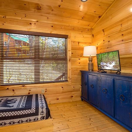 5Bd5B Escape Cabin With 2 Hottubs, Thtr &Game Rm,1Mi To The Parkway! 4Mi To Dollywood - Spring Deal Pigeon Forge Extérieur photo