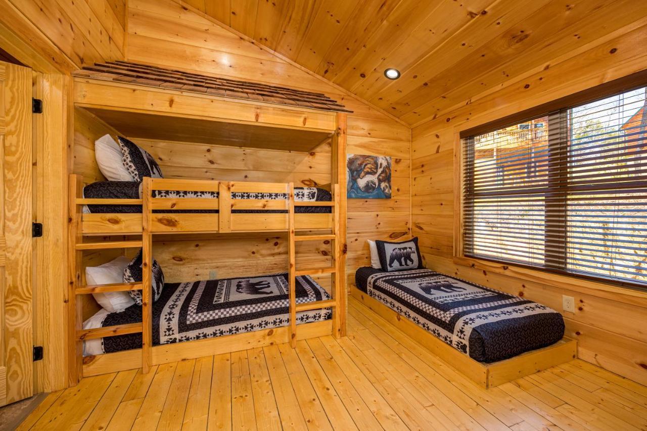 5Bd5B Escape Cabin With 2 Hottubs, Thtr &Game Rm,1Mi To The Parkway! 4Mi To Dollywood - Spring Deal Pigeon Forge Extérieur photo