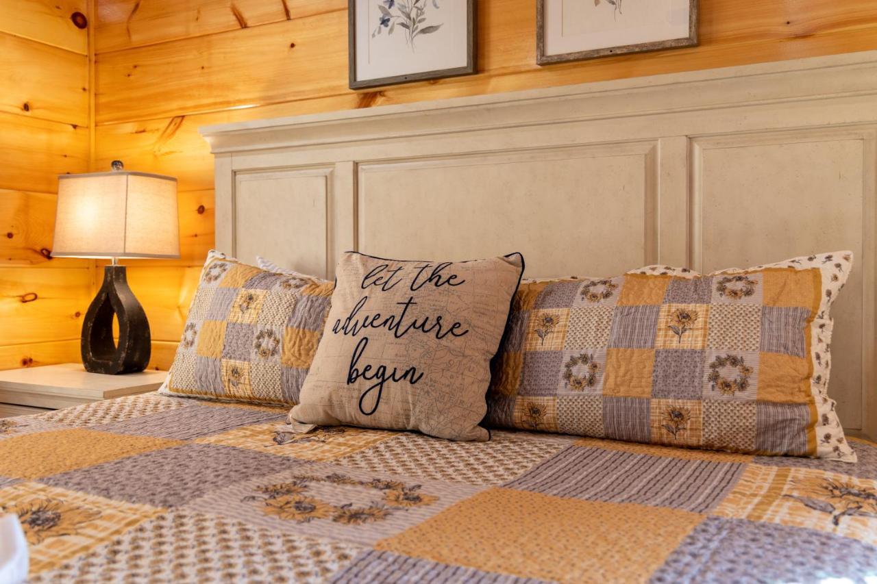 5Bd5B Escape Cabin With 2 Hottubs, Thtr &Game Rm,1Mi To The Parkway! 4Mi To Dollywood - Spring Deal Pigeon Forge Extérieur photo