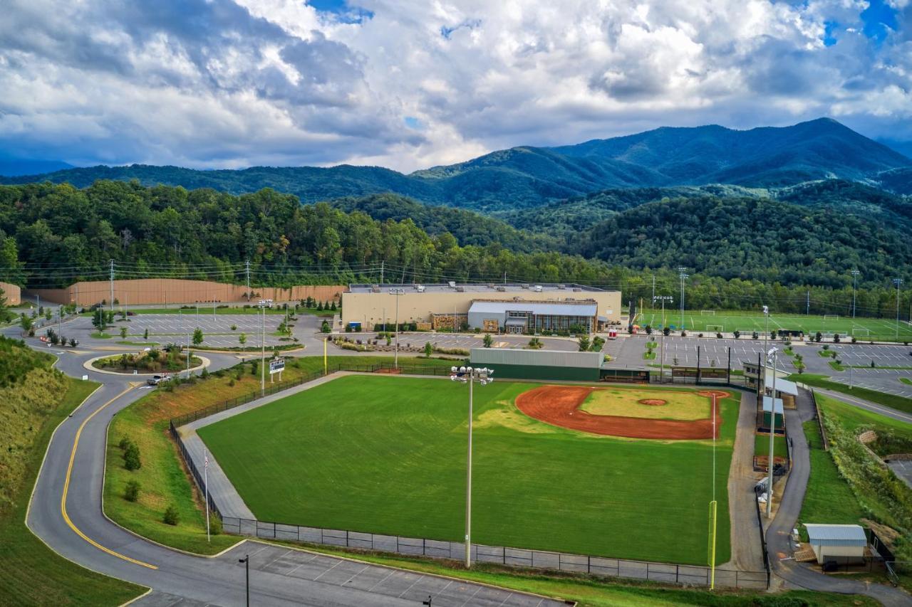5Bd5B Escape Cabin With 2 Hottubs, Thtr &Game Rm,1Mi To The Parkway! 4Mi To Dollywood - Spring Deal Pigeon Forge Extérieur photo