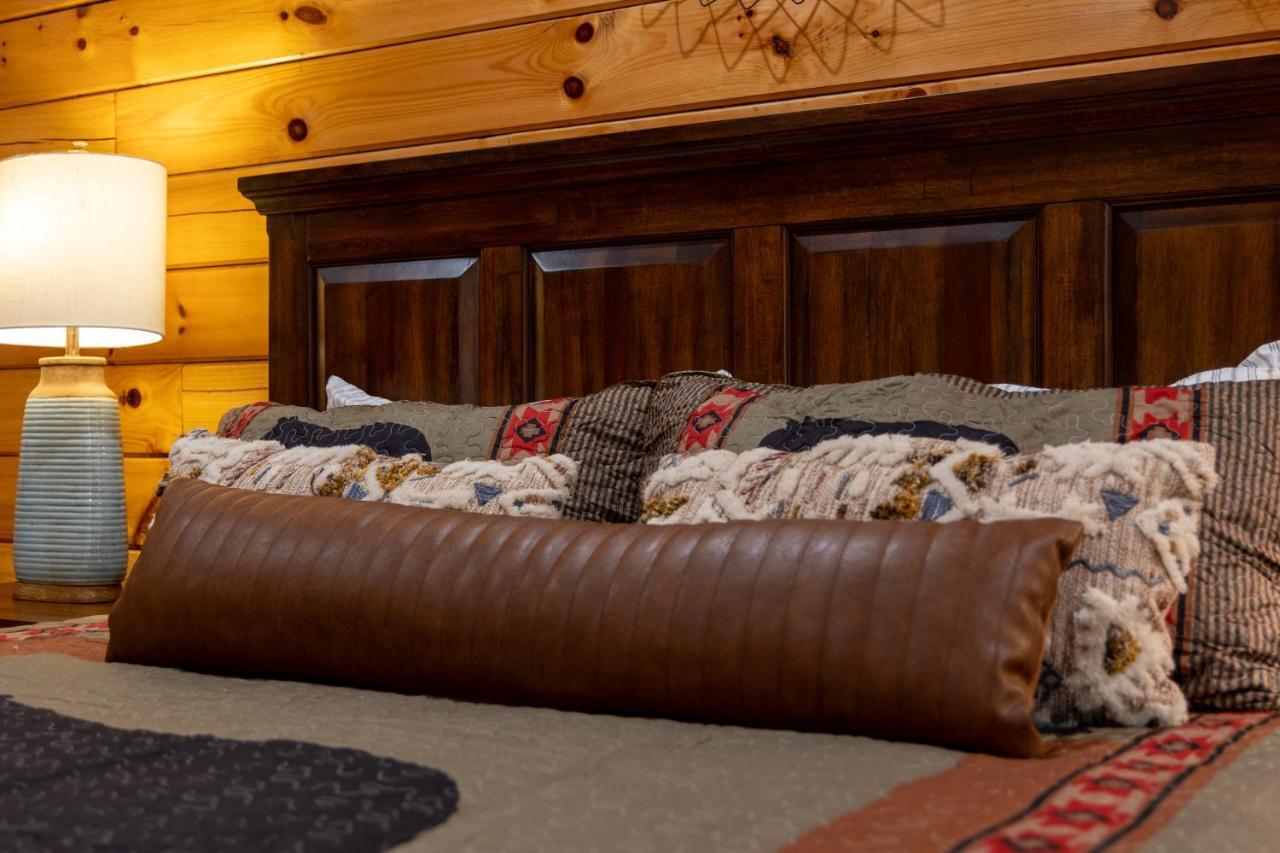 5Bd5B Escape Cabin With 2 Hottubs, Thtr &Game Rm,1Mi To The Parkway! 4Mi To Dollywood - Spring Deal Pigeon Forge Extérieur photo