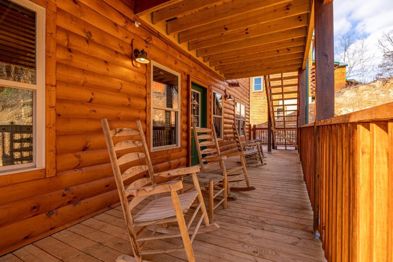5Bd5B Escape Cabin With 2 Hottubs, Thtr &Game Rm,1Mi To The Parkway! 4Mi To Dollywood - Spring Deal Pigeon Forge Extérieur photo