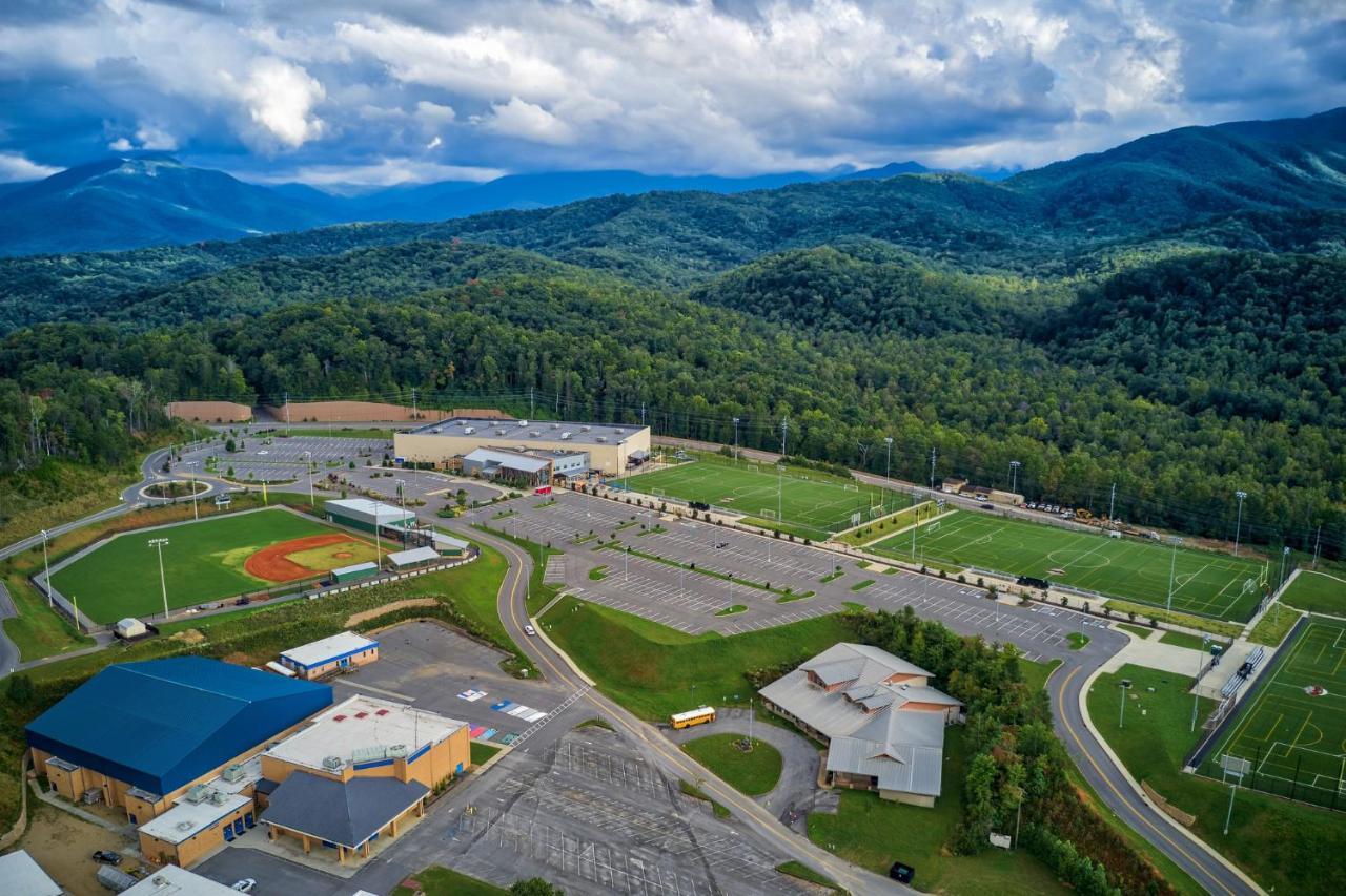 5Bd5B Escape Cabin With 2 Hottubs, Thtr &Game Rm,1Mi To The Parkway! 4Mi To Dollywood - Spring Deal Pigeon Forge Extérieur photo